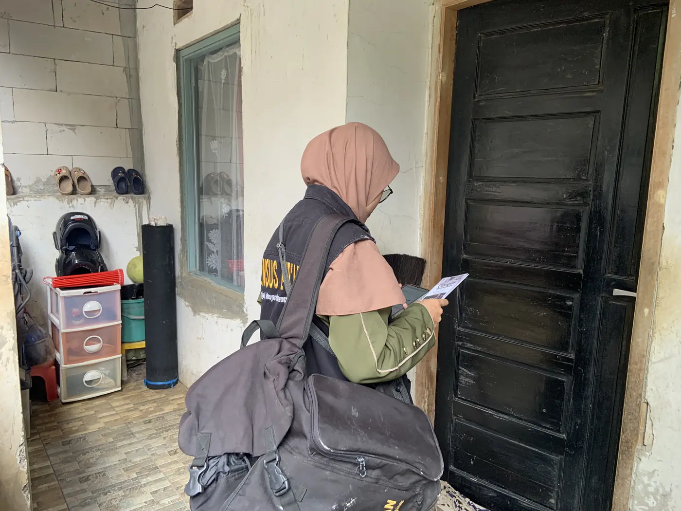 Petugas sensus mendatangi rumah warga, 2026